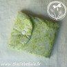 Pochette en tissu à fleurs pour accessoires cheveux, vue fermée